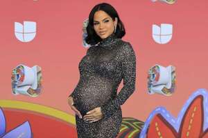 Natti Natasha reveló el sexo de su bebé en el escenario de Premios Juventud - Gente - ABC Color