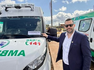 Popular / Joven doctor omano al chocar su vehículo contra un árbol