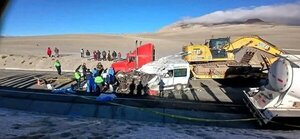 Perú: al menos 14 muertos dejó un choque de minibús que transportaba a músicos bolivianos
