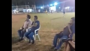 Vecinos le prohibieron usar la cancha y se armó sarambí: "Se creen dueños de la plaza”