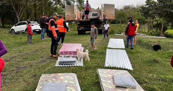 La Nación / Concepción: autoridades asisten a familias afectadas por el temporal