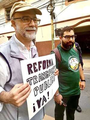 Cuestionan respuesta de la Policía sobre detención al Pa’i Luna en una marcha  - Política - ABC Color