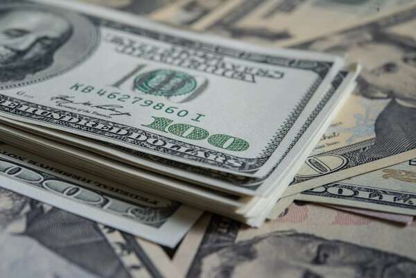Estos son los motivos de la baja del dólar, según miembro del directorio del BCP - Economía - ABC Color