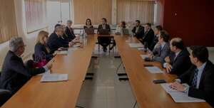 Caja Fiscal: MEF se reunió con magistrados judiciales para hablar de la reforma del sistema - Economía - ABC Color