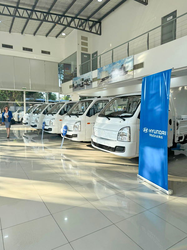 Automotor entrega 6 Hyundai H-100 Porter a Multienvíos - Amigo Camionero