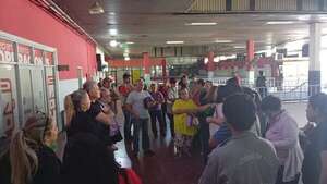 Protesta en la Terminal: Bello mantiene prácticas de Nenecho, reclaman - Nacionales - ABC Color