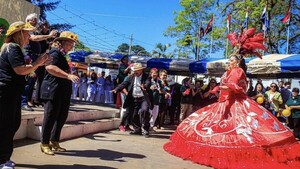 La “juventud dorada” de Villarrica celebra la entrada de la primavera