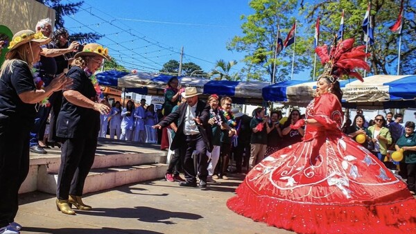 La “juventud dorada” de Villarrica celebra la entrada de la primavera