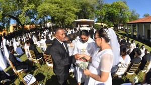 En la ciudad de los mitos, el amor fue real para 117 parejas
