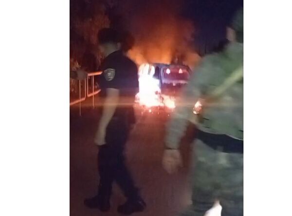 Popular / (VIDEO). Grupo armado ataca camión de caudales y upei quemaron rodados