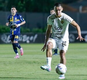 Trinidense frenó a Guaraní en el último suspiro - La Tribuna