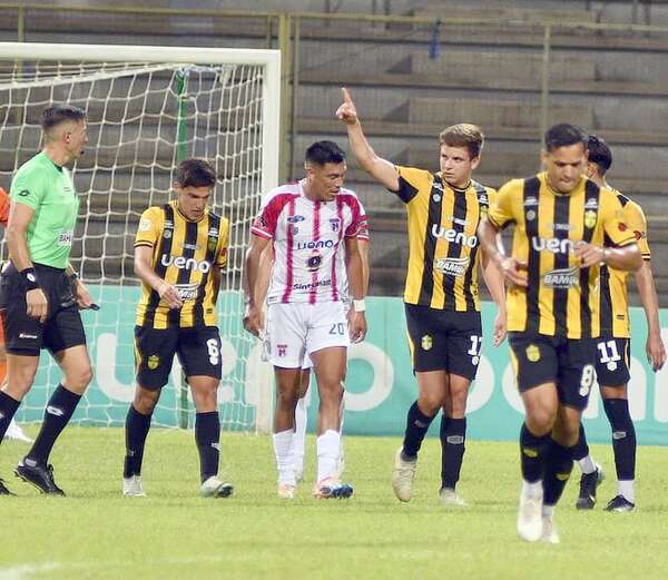 Descendido Guaraní de Fram derrota a Carapeguá - Fútbol de Intermedia - ABC Color