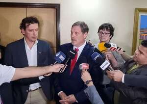 Cartistas presentan proyecto de ley para crear nueva universidad privada, pese a cuestionamientos  - Política - ABC Color