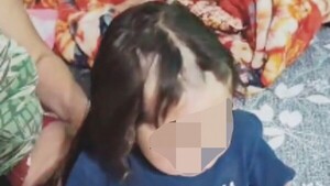 Si están calladitos..., nena de tres años se rapó la cabeza jugando