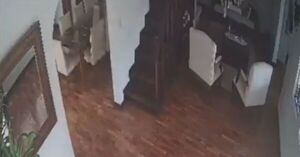Mujer roba en vivienda de Asunción acompañada de un niño - SNT