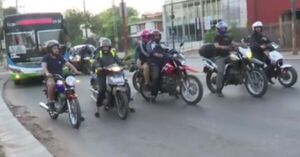 Caos vial y peligros por baches e imprudencia de motociclistas - SNT