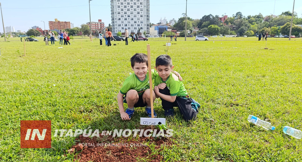 “UNAE VERDE” EN SU SÉPTIMA EDICIÓN REALIZA LA PLANTACIÓN DE 400 ÁRBOLES