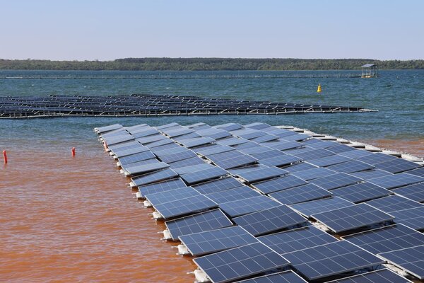 Finalizó montaje de la planta solar flotante en el embalse de Itaipu - ADN Digital