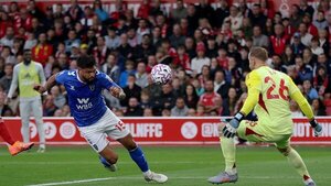 Primer gol de Omar Alderete en la Premier League