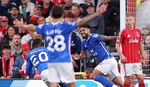 Estreno goleador de Omar Alderete en la Premier League