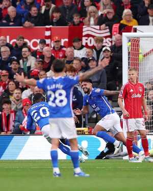 Omar Alderete debuta en las redes y da victoria al Sunderland