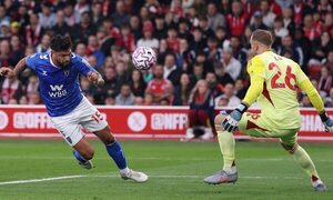 Versus / ¡Sunderland consigue un triunfazo gracias al poderío aéreo de Alderete!