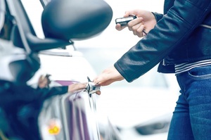 Robo de autos en Asunción: delincuente detenido utilizaba inhibidor