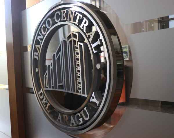 Jóvenes estudiantes paraguayos demuestran su compromiso con el ahorro en concurso del BCP