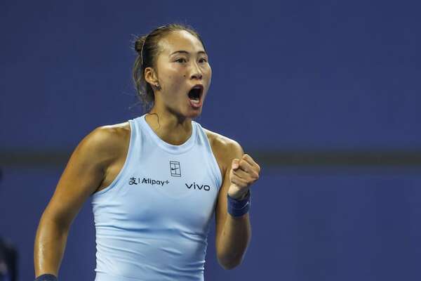 Swiatek y Zheng cumplen en Pekín; Raducanu y Bouzas avanzan con paso firme  - Polideportivo - ABC Color