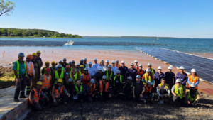 Itaipú termina instalación de paneles solares para planta de energía flotante