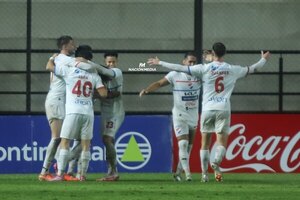 Versus / Nacional castiga a Libertad y se mete de lleno en la discusión
