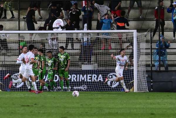 Nacional 3-Libertad 1: Lluvia de goles - Fútbol - ABC Color