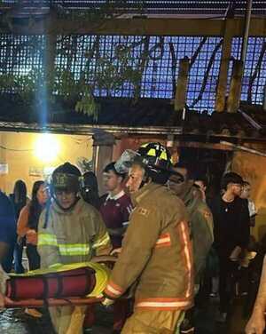 Popular / Olimpiada opa con varios lesionados tras caída de tarima