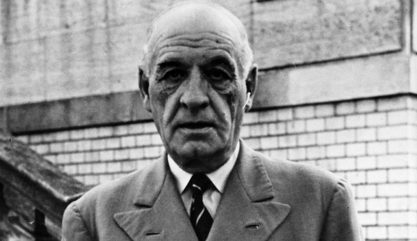 "La poesía es hoy el álgebra superior de las metáforas"