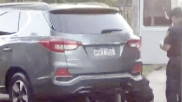 El puentazo loco: Comisario chocó a motoca y dijo “no” al alcotest