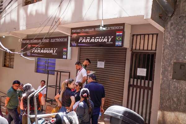 Clausuran local comercial tras intento de robo a punta de arma a turista brasileño  - ABC en el Este - ABC Color