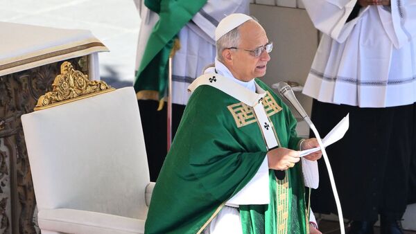 El papa lamenta la miseria de pueblos enteros y alerta que el beneficio pisotea la caridad