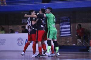 Coronel Escurra da el primer paso hacia las finales