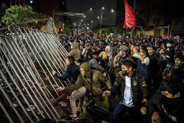 La Policía de Perú investigará agresión a anciano durante protestas del sábado en Lima - Mundo - ABC Color