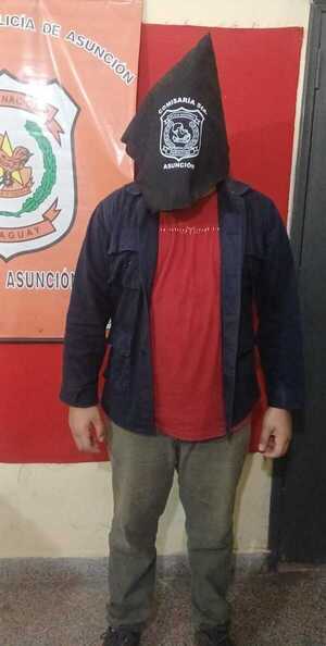 Adherente de la «Generación Z» fue aprehendido por portar un arma blanca y otros objetos contundentes