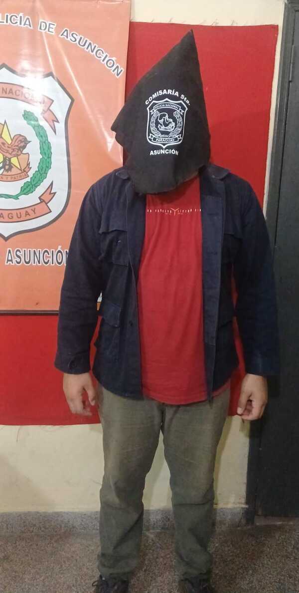 Adherente de la «Generación Z» fue aprehendido por portar un arma blanca y otros objetos contundentes