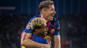 Versus / El Barça remonta ante Real Sociedad y se pone líder en el regreso de Yamal