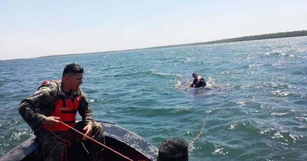 Diario HOY | Rescatan a pescadores luego de que su embarcación volcara en el Lago Itaipú