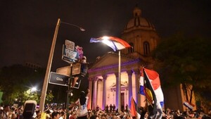 Manifestación de la Generación Z se concentra frente al Panteón de los Héroes