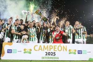Rubio Ñu golea y celebra el título en casa con su gente - Fútbol de Intermedia - ABC Color
