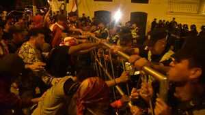 Video: Policía reprime fuertemente a civiles tras manifestación de la Generación Z
