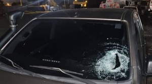 Vehículos de la DNIT fueron atacados a cascotazos en zona del Abasto