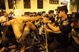 Marcha “Gen Z”: versión policial y fiscal sobre incidentes y demorados - Policiales - ABC Color