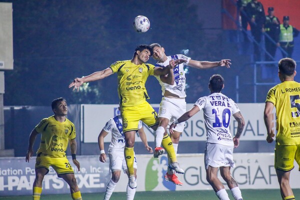 Tarde de fútbol en la Fortaleza del Pikysyry