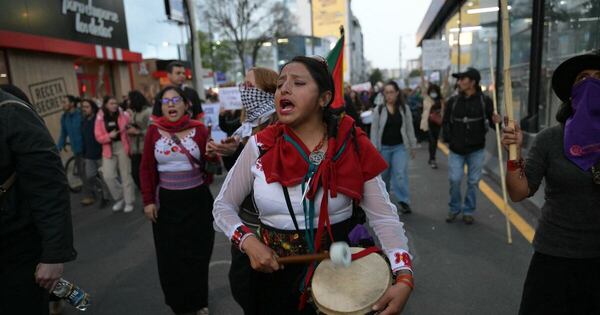 La Nación / Ecuador: protesta indígena por alza de combustible deja un muerto